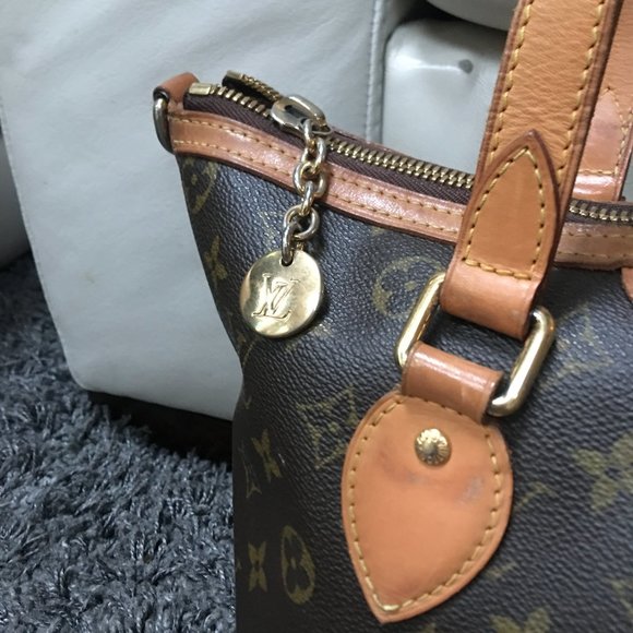 Gorgeous Louis Vuitton Palermo/Crossbody in Monogram - Picture 2 of 9